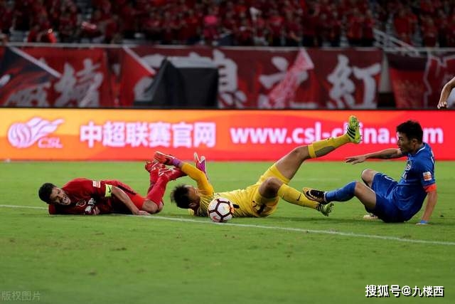 国乒男队选出二队长有争议，王励勤做出新调整，樊振东也笑了